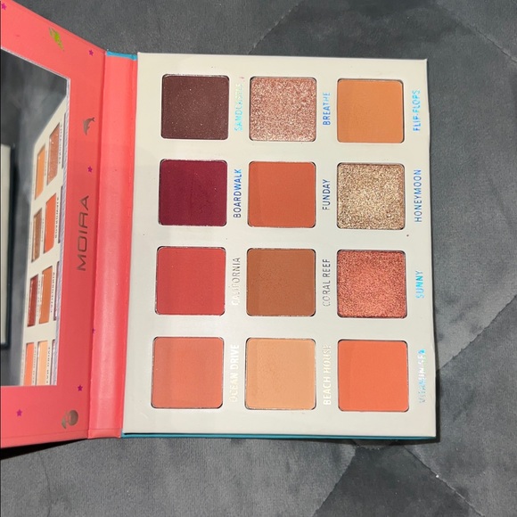 Eyeshadow palettes - Picture 2 of 5